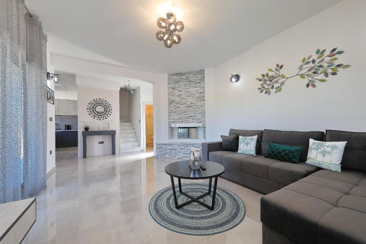Holiday home Artemis *
